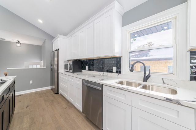 8205 Parkview Avenue, Munster, IN 46321