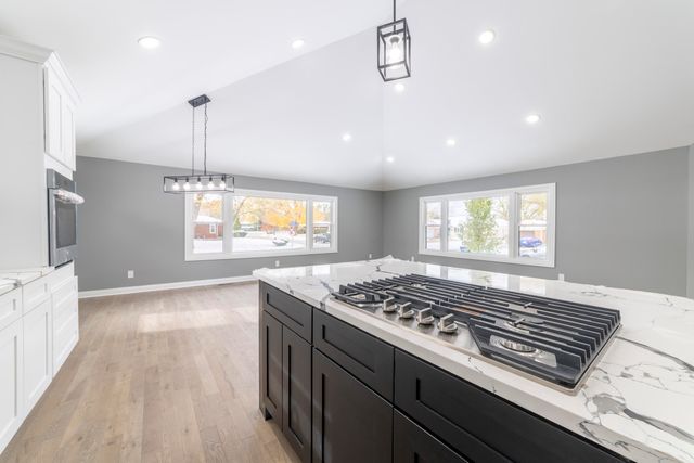 8205 Parkview Avenue, Munster, IN 46321