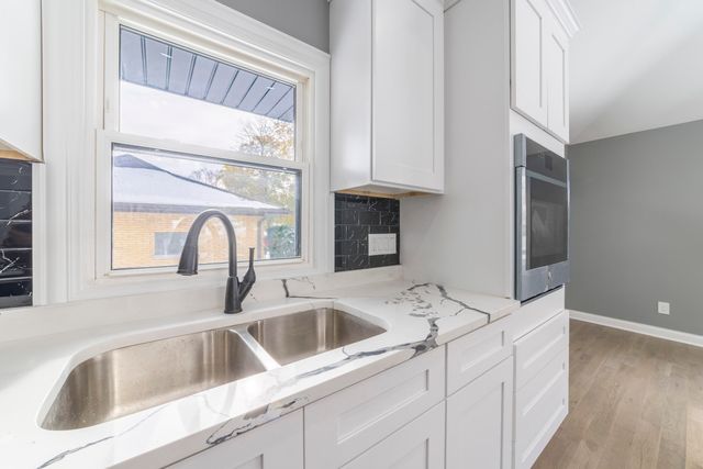 8205 Parkview Avenue, Munster, IN 46321