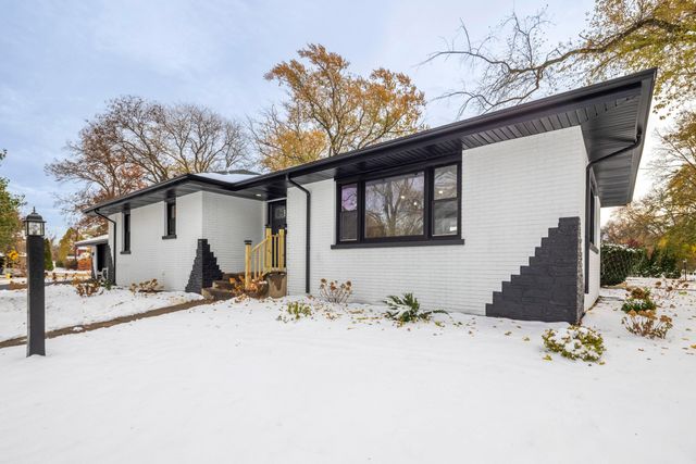 8205 Parkview Avenue, Munster, IN 46321