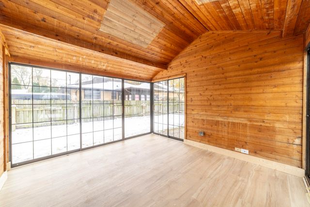 8205 Parkview Avenue, Munster, IN 46321