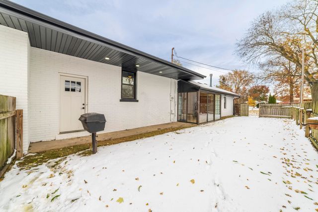 8205 Parkview Avenue, Munster, IN 46321