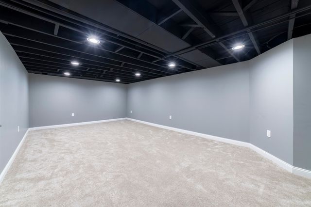 8205 Parkview Avenue, Munster, IN 46321