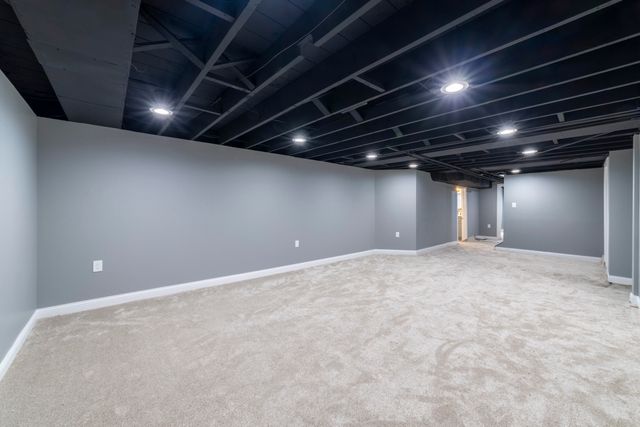 8205 Parkview Avenue, Munster, IN 46321