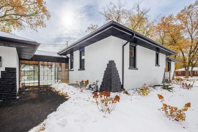 8205 Parkview Avenue, Munster, IN 46321