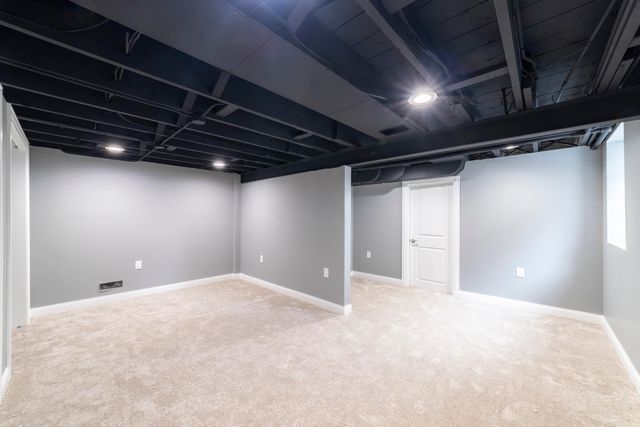 8205 Parkview Avenue, Munster, IN 46321