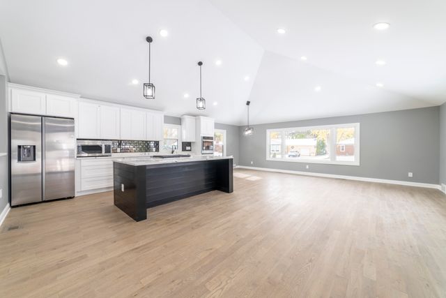 8205 Parkview Avenue, Munster, IN 46321