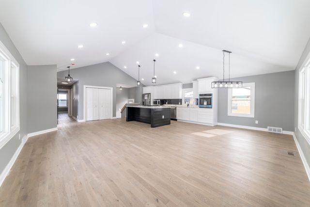 8205 Parkview Avenue, Munster, IN 46321