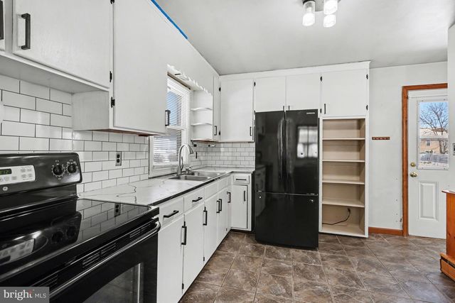 215 N MAPLE ST, Elizabethtown, PA 17022