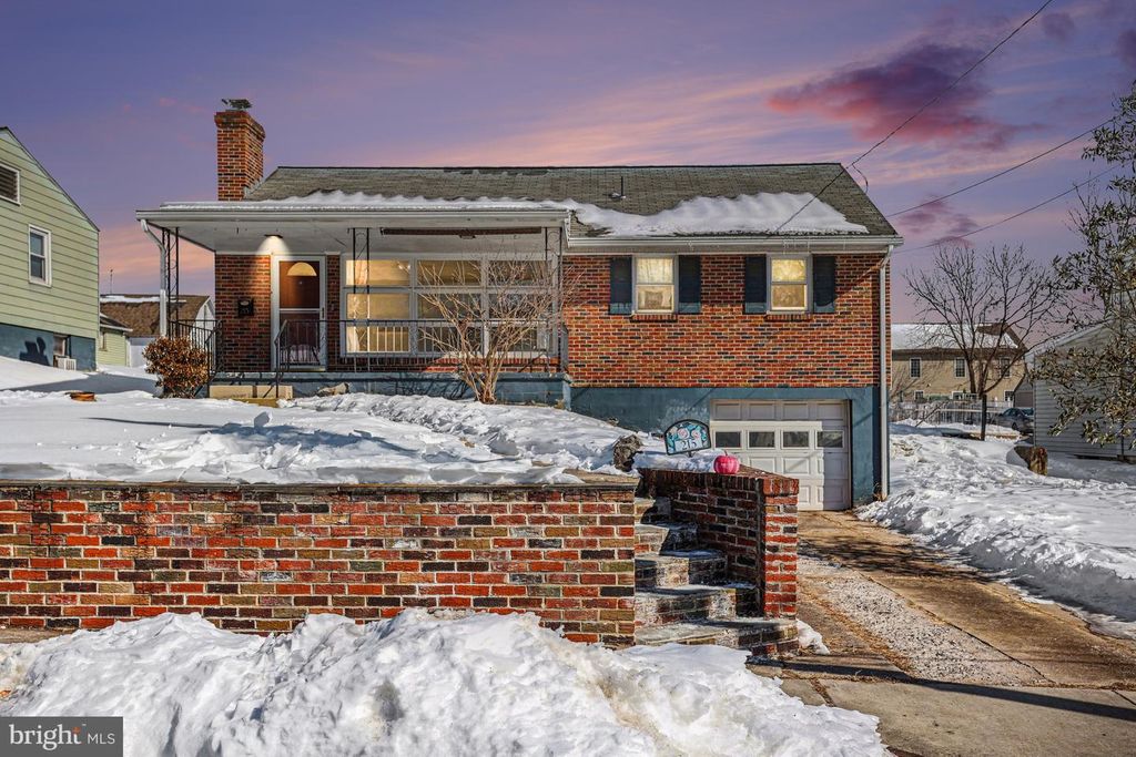 215 N MAPLE ST, Elizabethtown, PA 17022