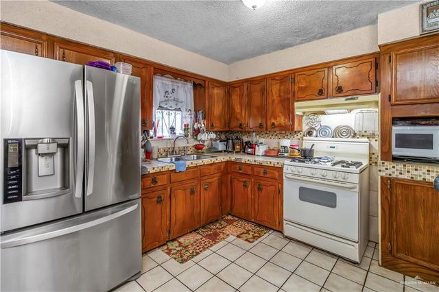 1000 N Mayberry Boulevard, Mission, TX 78573