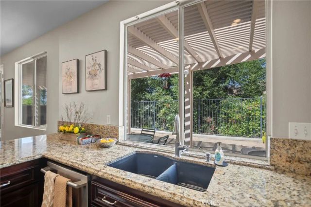 1372 Haddington Dr, Riverside, CA 92507