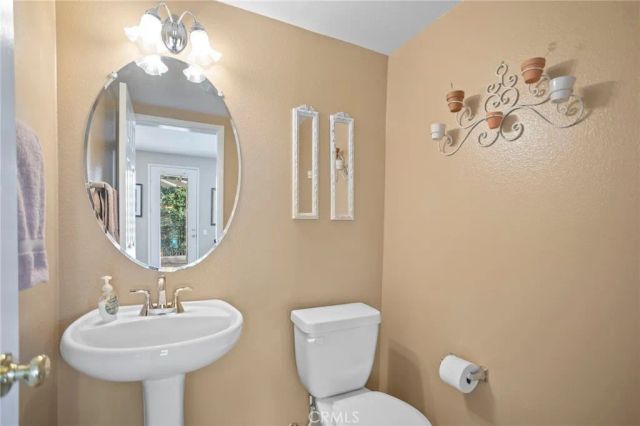 1372 Haddington Dr, Riverside, CA 92507