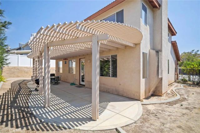 1372 Haddington Dr, Riverside, CA 92507