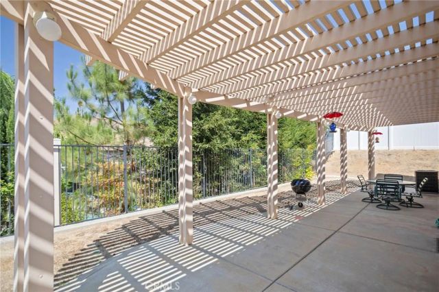 1372 Haddington Dr, Riverside, CA 92507