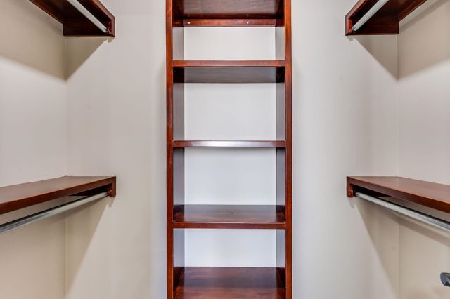 3901 N Lake Ridge St, Wichita, KS 67205