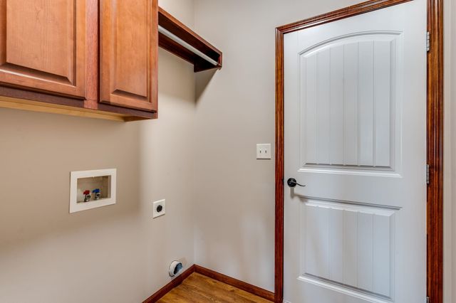 3901 N Lake Ridge St, Wichita, KS 67205