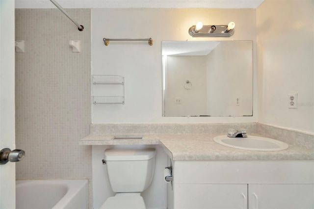 6320 NEWTOWN CIRCLE 20B1, Tampa, FL 33615