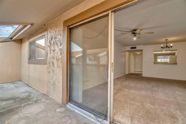 6320 NEWTOWN CIRCLE 20B1, Tampa, FL 33615