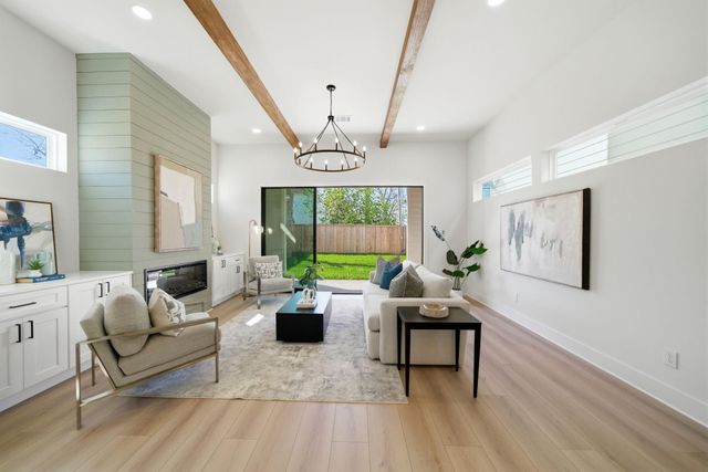 208 B E 31st Street Street, Houston, TX 77018