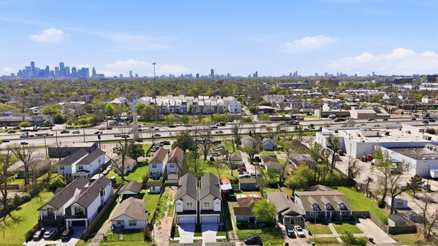 208 B E 31st Street Street, Houston, TX 77018