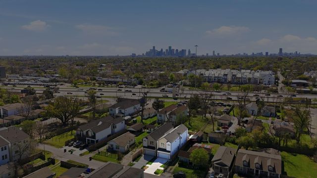 208 B E 31st Street Street, Houston, TX 77018