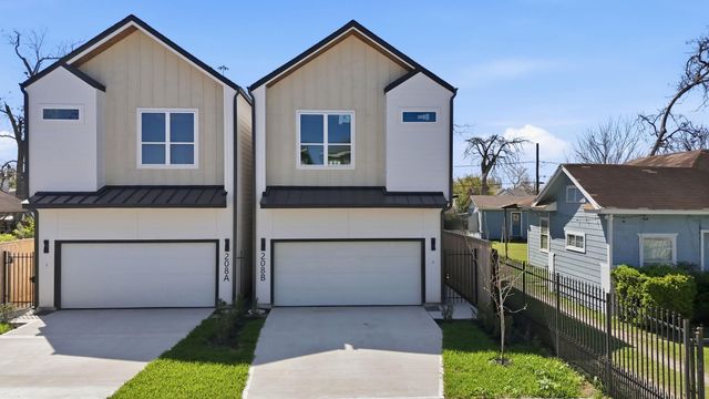 208 B E 31st Street Street, Houston, TX 77018