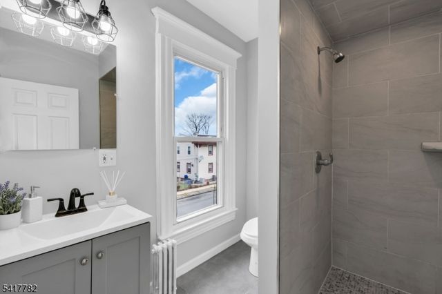 9 Lindsley Pl, East Orange City, NJ 07018