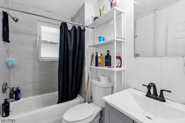 9 Lindsley Pl, East Orange City, NJ 07018