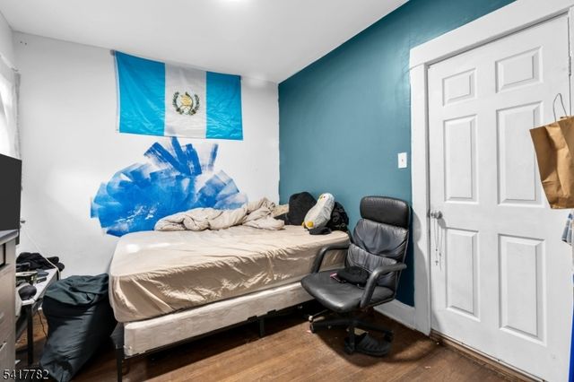 9 Lindsley Pl, East Orange City, NJ 07018