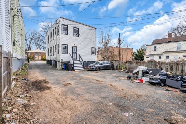 9 Lindsley Pl, East Orange City, NJ 07018