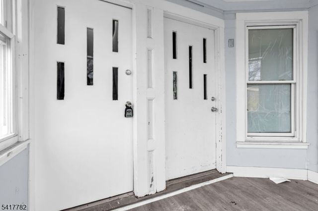 9 Lindsley Pl, East Orange City, NJ 07018