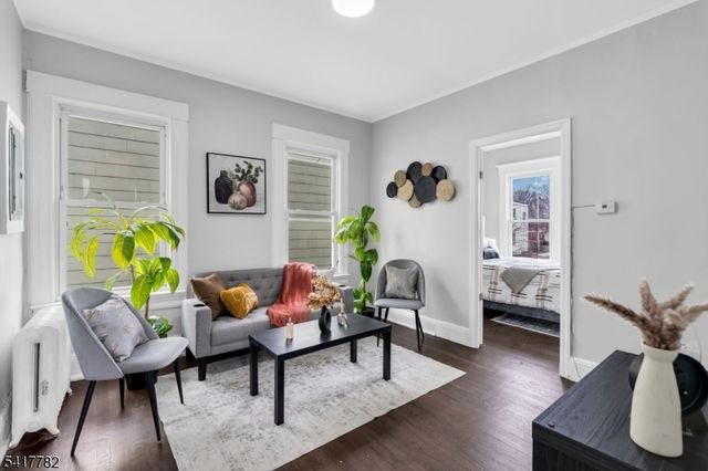 9 Lindsley Pl, East Orange City, NJ 07018