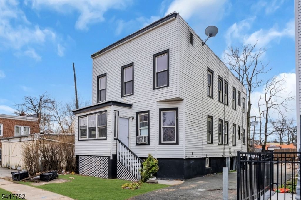 9 Lindsley Pl, East Orange City, NJ 07018