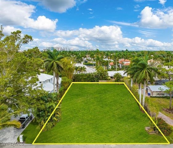 421 Bow Line DR, Naples, FL 34103