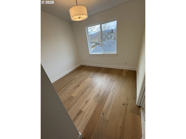 2134 Se BROOKLYN St, Portland, OR 97202