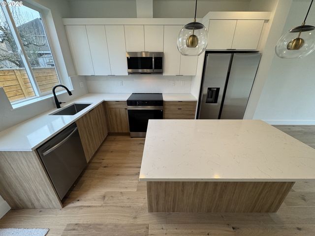 2134 Se BROOKLYN St, Portland, OR 97202