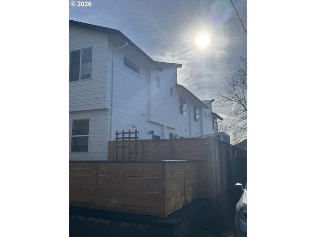 2134 Se BROOKLYN St, Portland, OR 97202