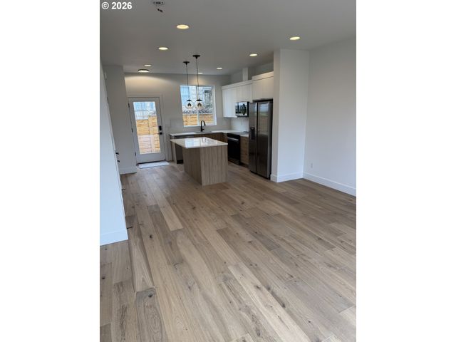 2134 Se BROOKLYN St, Portland, OR 97202