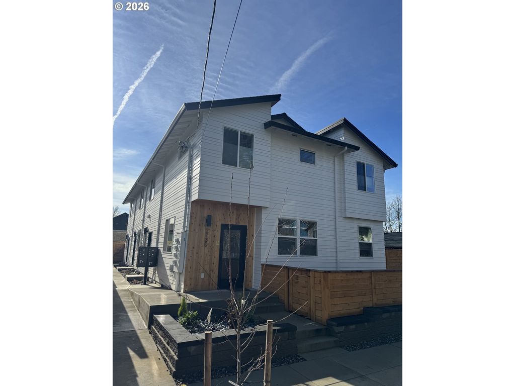 2134 Se BROOKLYN St, Portland, OR 97202