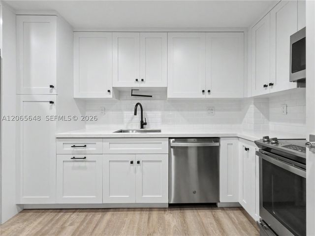 90 Edgewater Dr 818, Coral Gables, FL 33133