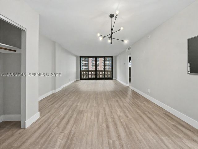 90 Edgewater Dr 818, Coral Gables, FL 33133
