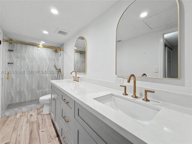 90 Edgewater Dr 818, Coral Gables, FL 33133
