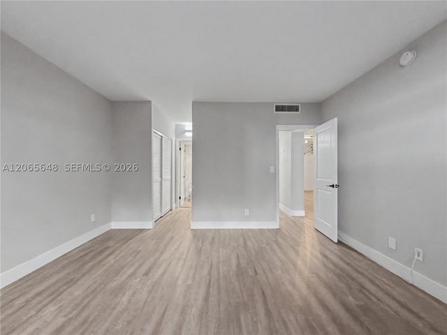 90 Edgewater Dr 818, Coral Gables, FL 33133