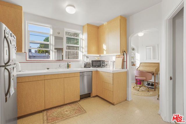 10591 Ayres Avenue, Los Angeles, CA 90064