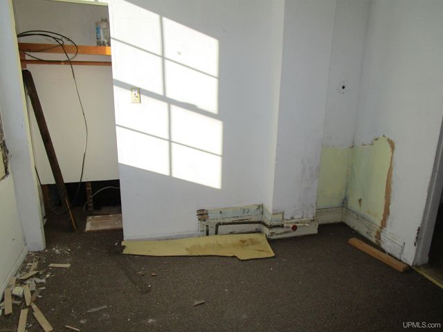 1309 N 1st Avenue, Escanaba, MI 49829