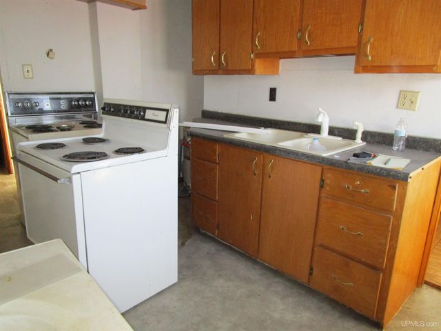 1309 N 1st Avenue, Escanaba, MI 49829