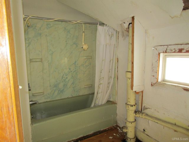 1309 N 1st Avenue, Escanaba, MI 49829