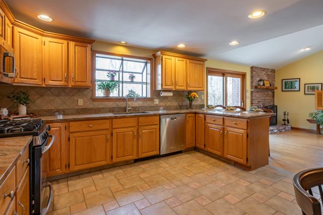 28 Peaslee Court, Hampstead, NH 03841