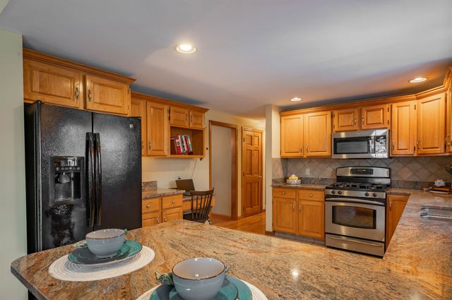 28 Peaslee Court, Hampstead, NH 03841